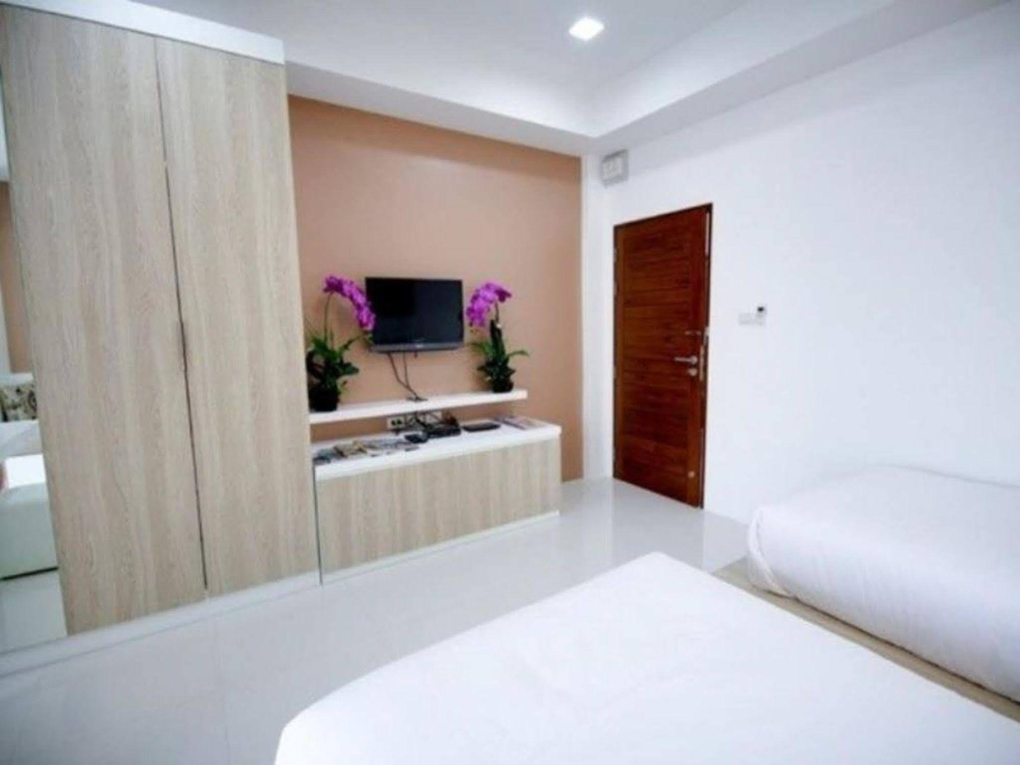 S5 Residence And Cafe Chalong Luaran gambar