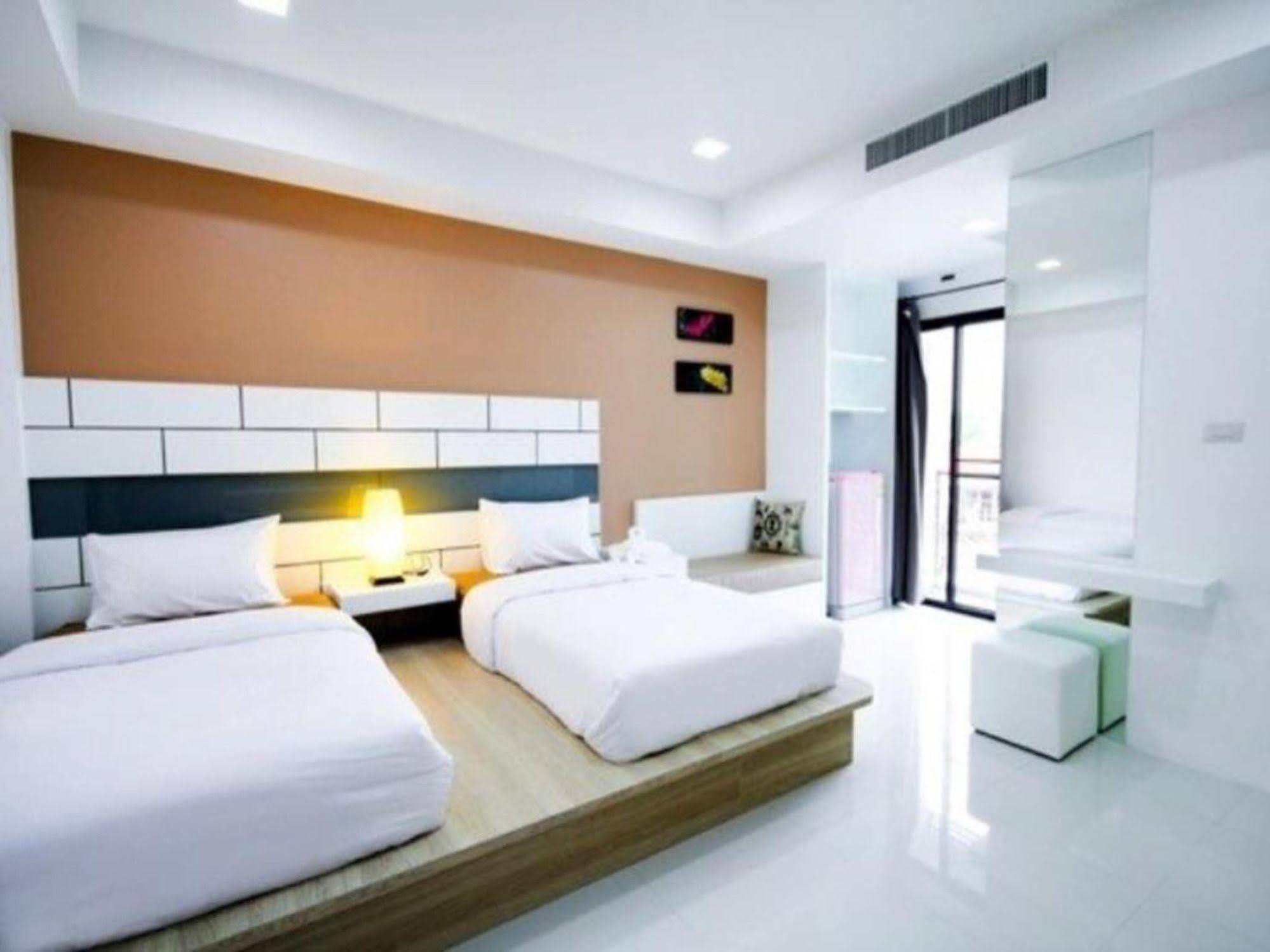 S5 Residence And Cafe Chalong Luaran gambar