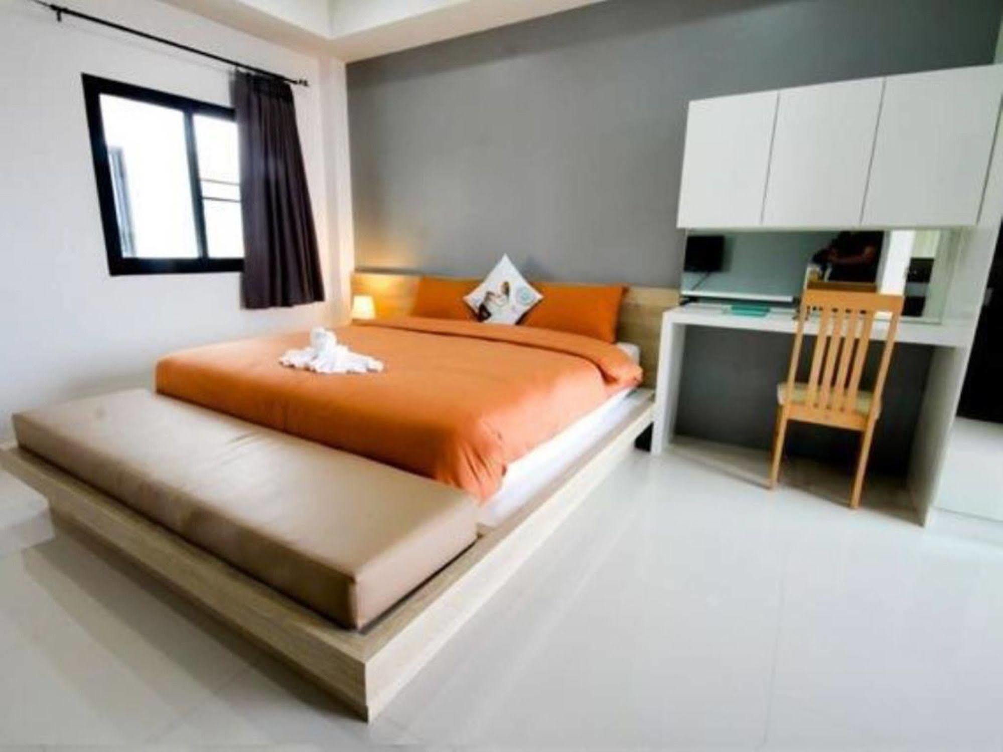 S5 Residence And Cafe Chalong Luaran gambar
