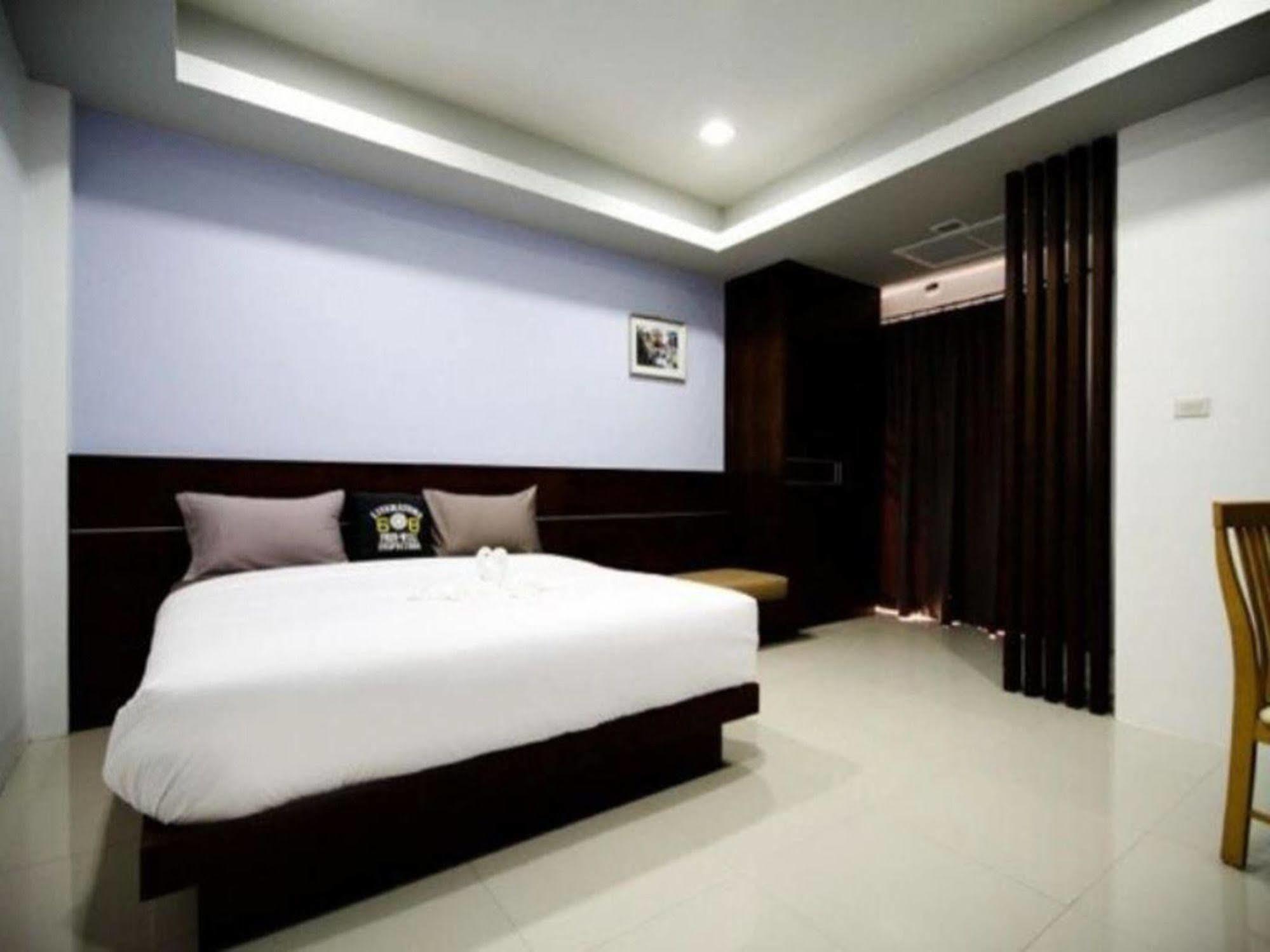 S5 Residence And Cafe Chalong Luaran gambar