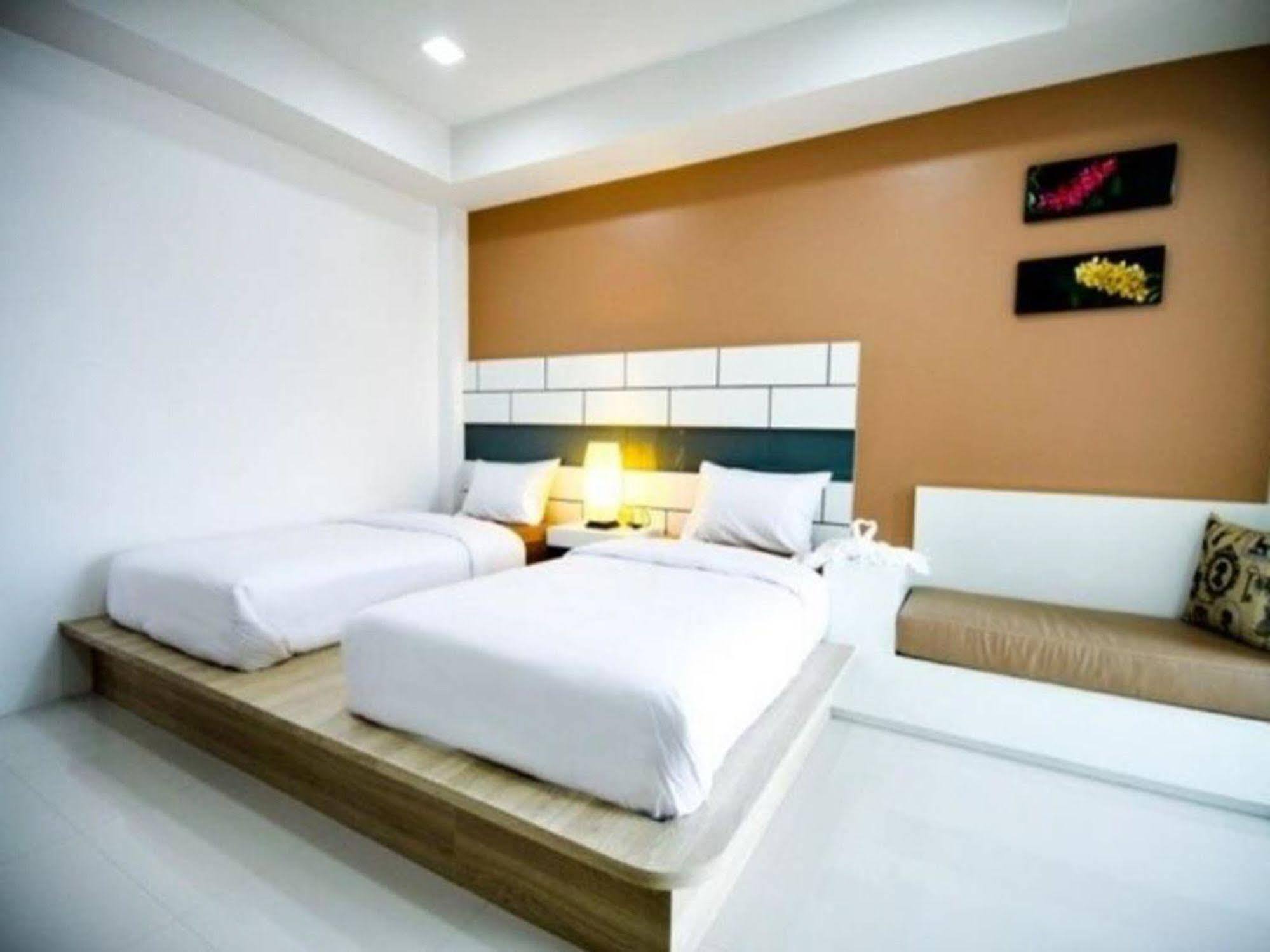 S5 Residence And Cafe Chalong Luaran gambar